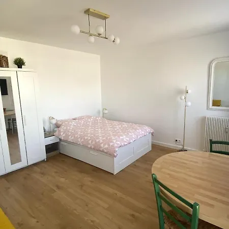 Apartment New Studio-15 Min Paris-balcon-parking